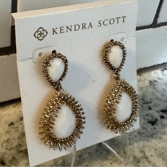 Vintage Kendra Scott Mini Mercer Kelli Earrings White Gold Tone - Picture 4 of 5